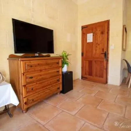 7 Bedrooms Villa With Private Pool And Wifi At IX Xaghra Βίλα *
