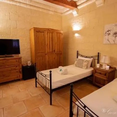 7 Bedrooms Villa With Private Pool And Wifi At IX Xaghra Βίλα *